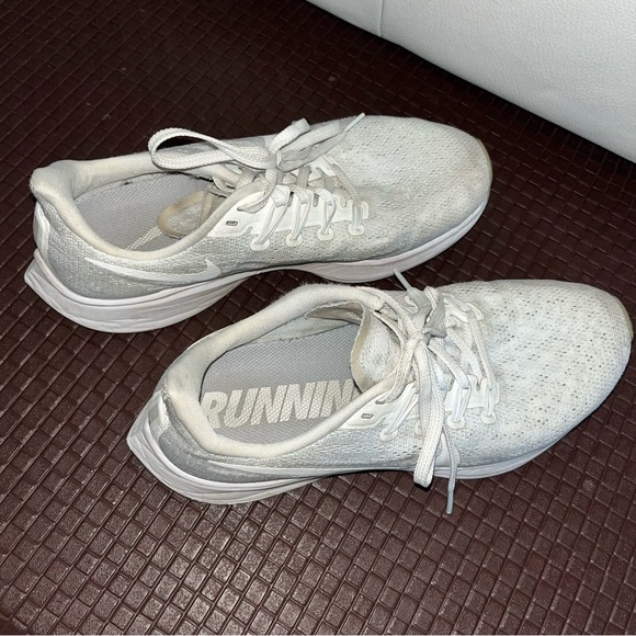 Nike Women’s Air Zoom Pegasus 36 Running Shoe - Picture 6 of 11